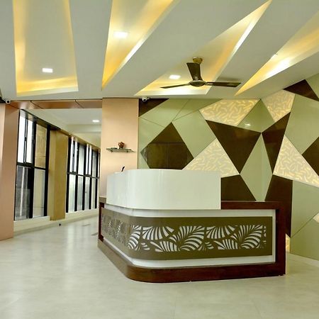 Hotel Tulip Plaza Ahmedabad Eksteriør bilde