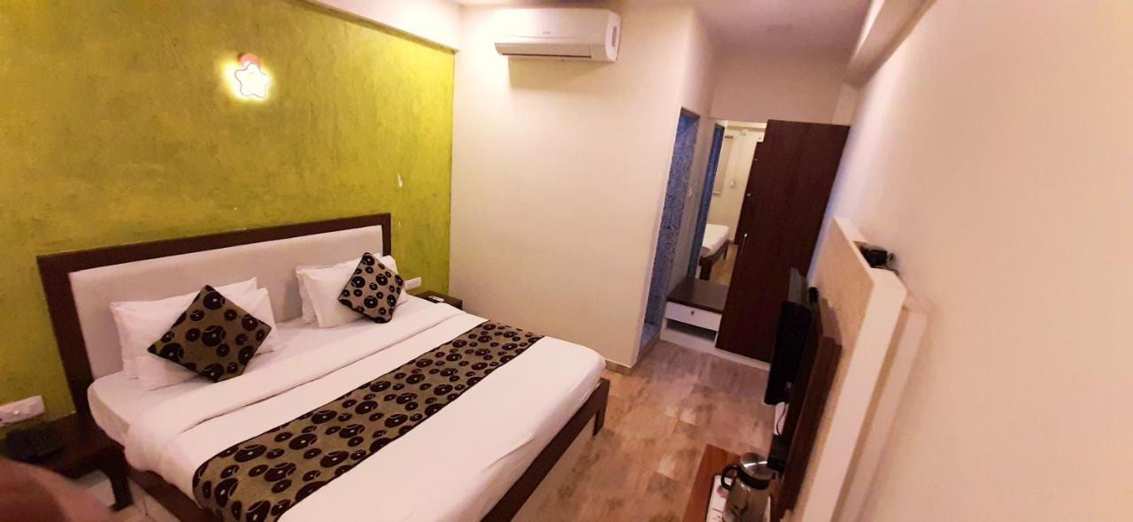 Hotel Tulip Plaza Ahmedabad Eksteriør bilde