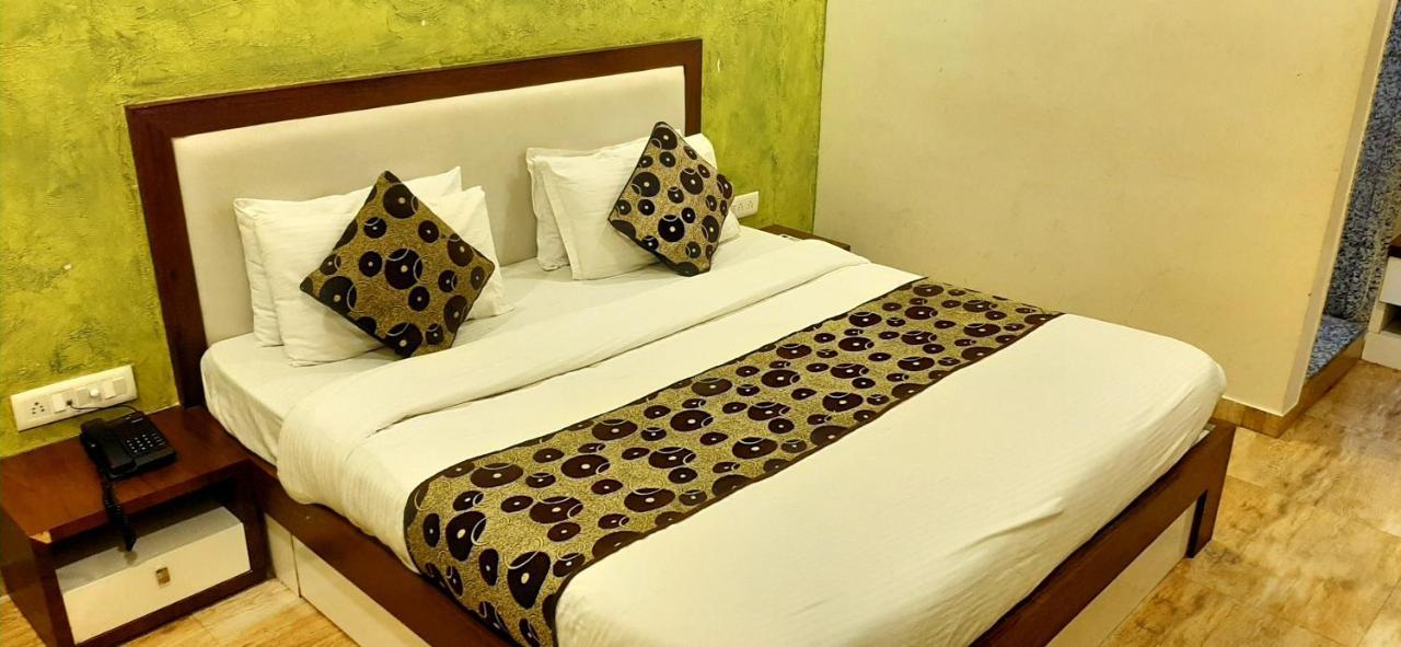 Hotel Tulip Plaza Ahmedabad Eksteriør bilde