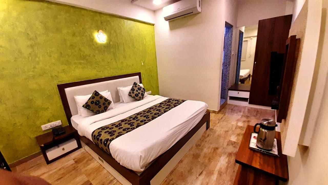 Hotel Tulip Plaza Ahmedabad Eksteriør bilde