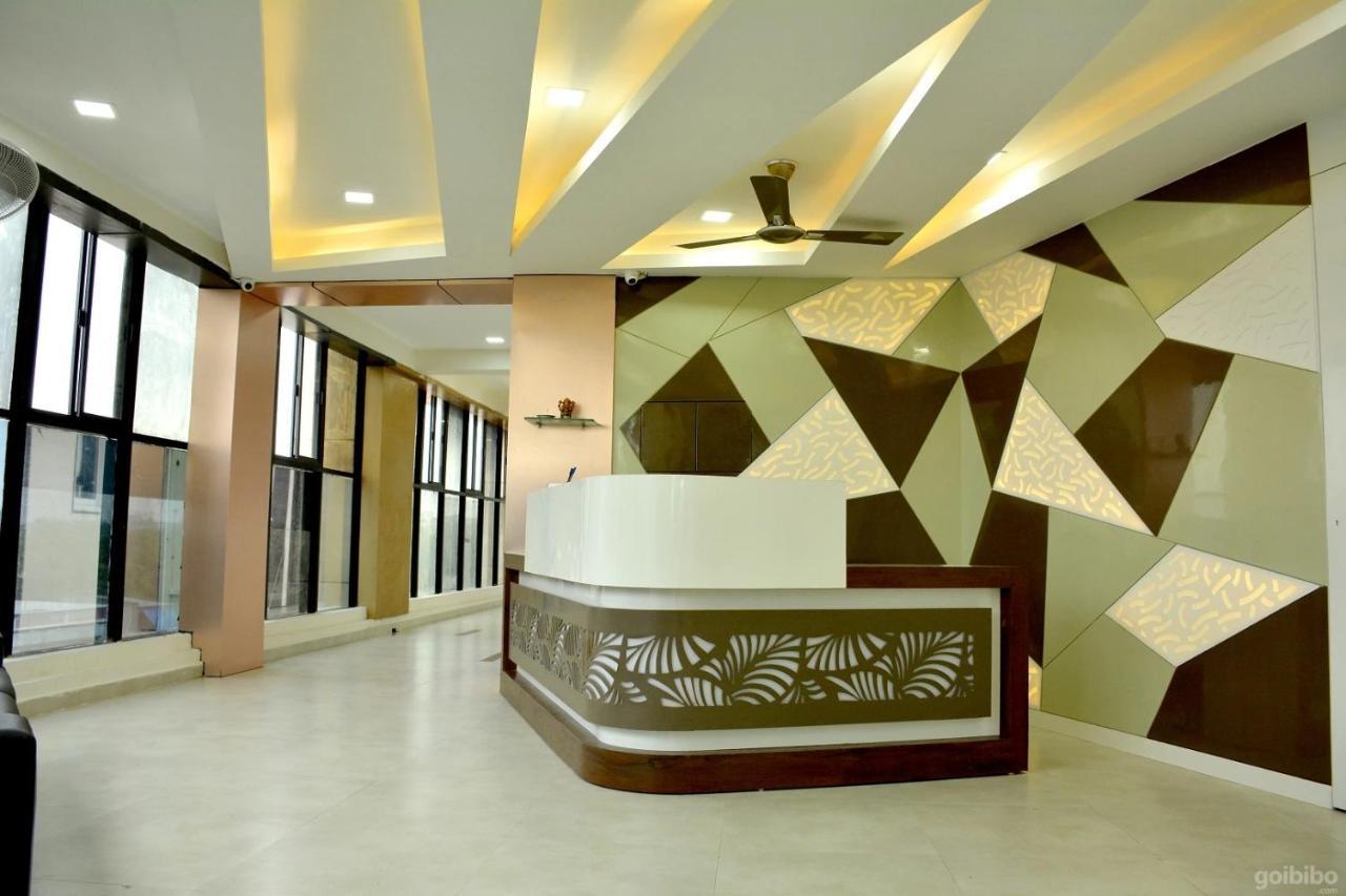 Hotel Tulip Plaza Ahmedabad Eksteriør bilde