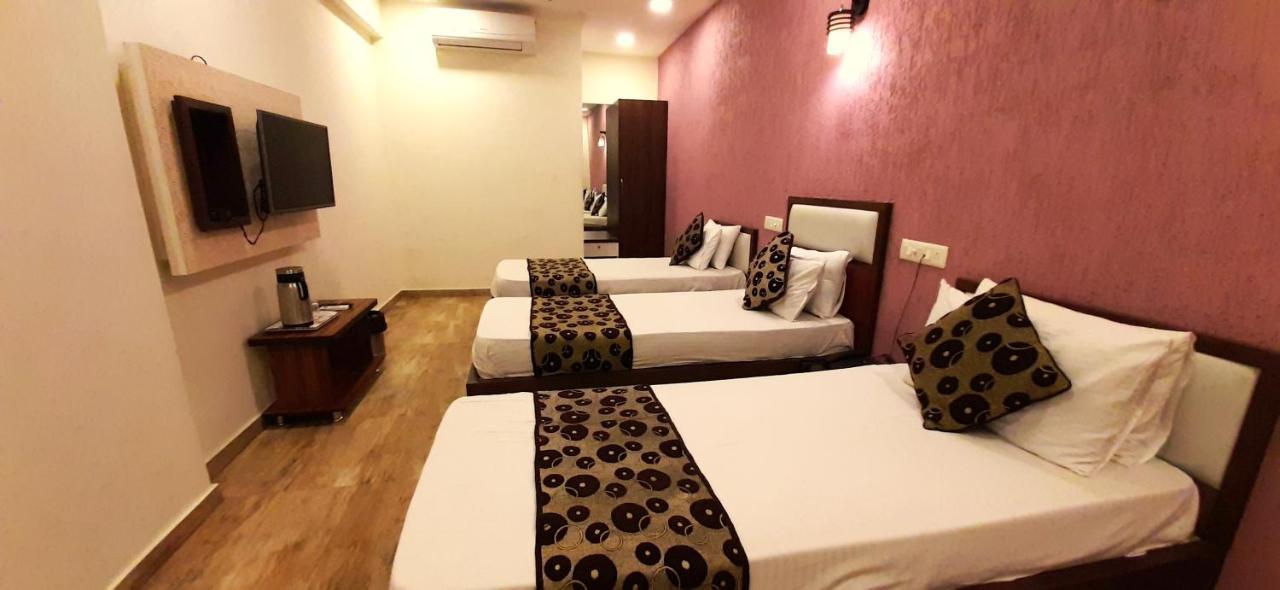 Hotel Tulip Plaza Ahmedabad Eksteriør bilde