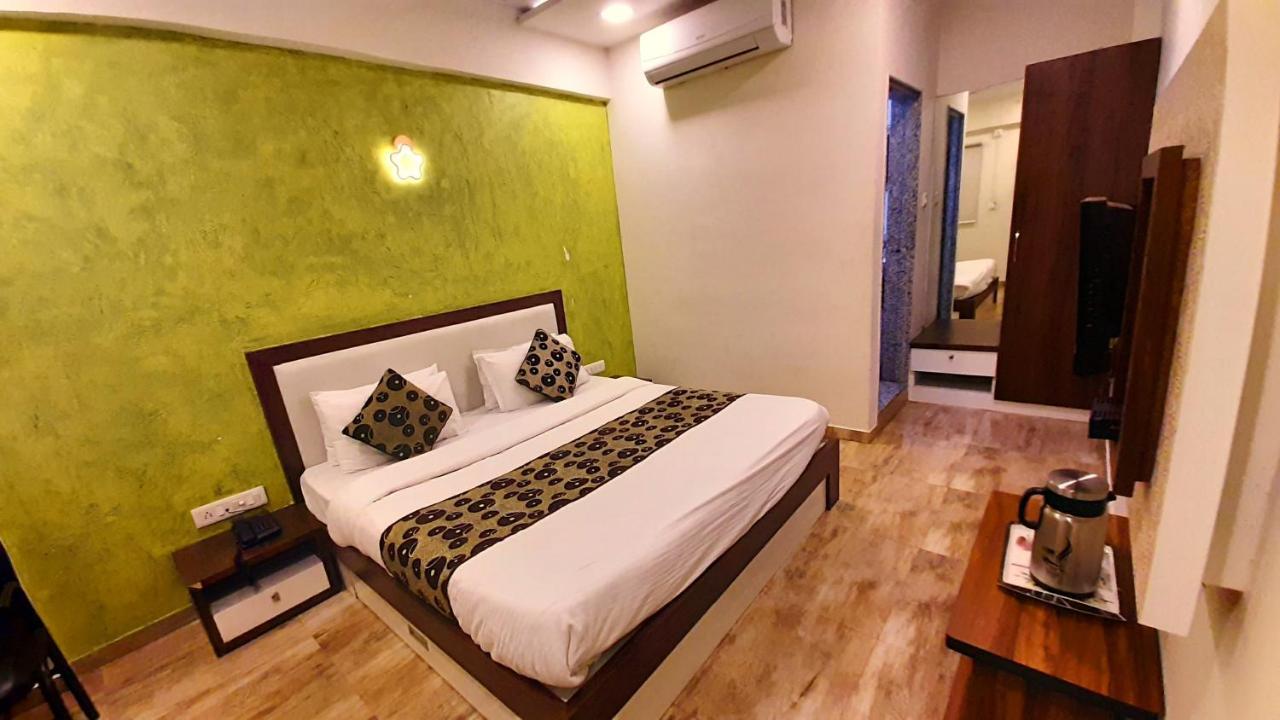 Hotel Tulip Plaza Ahmedabad Eksteriør bilde