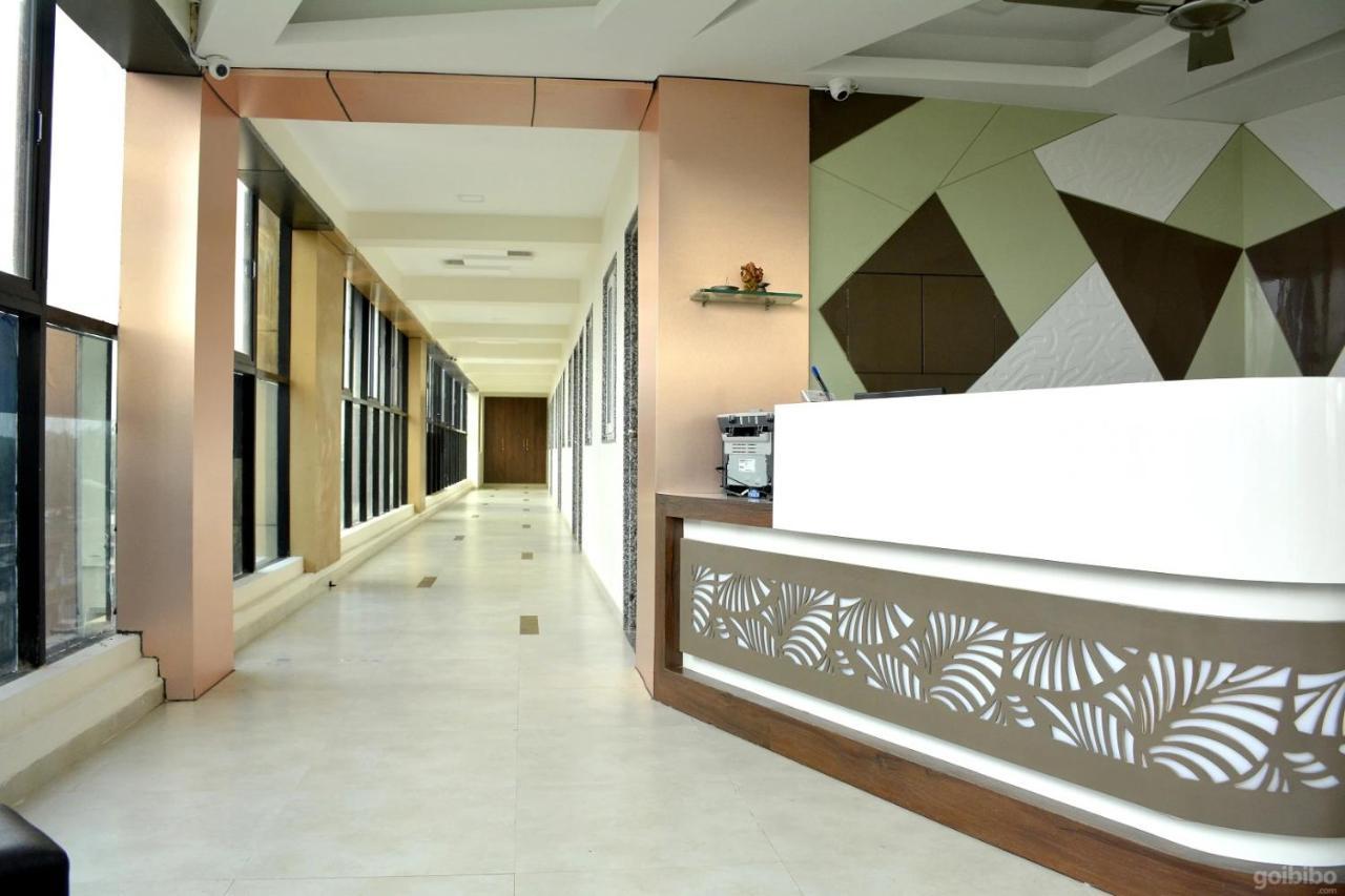 Hotel Tulip Plaza Ahmedabad Eksteriør bilde