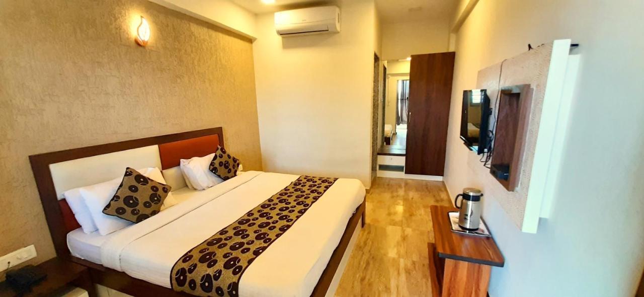 Hotel Tulip Plaza Ahmedabad Eksteriør bilde