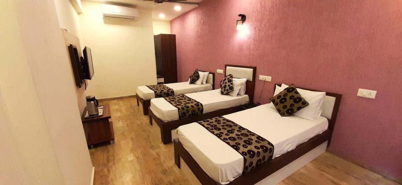 Hotel Tulip Plaza Ahmedabad Eksteriør bilde