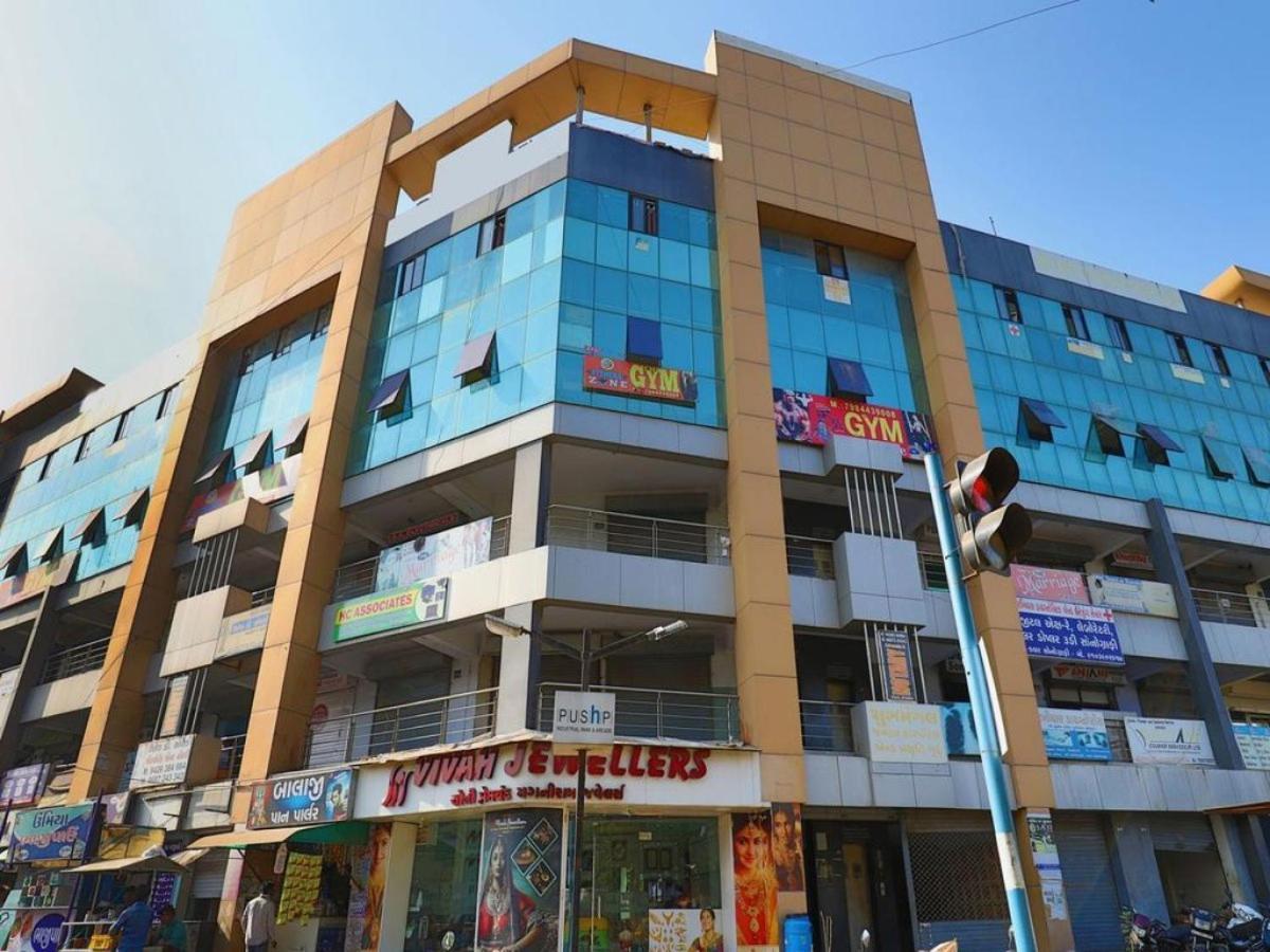 Hotel Tulip Plaza Ahmedabad Eksteriør bilde